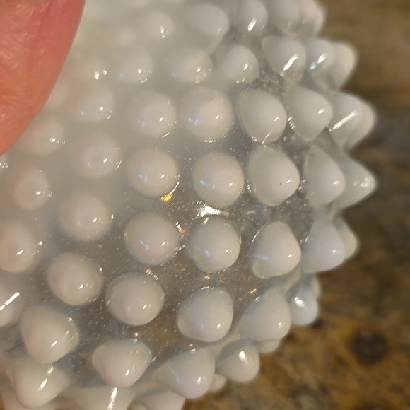 Vintage fenton milk glass hobnail vase - Picture 9 of 10